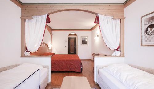 Family Junior Suite (2 Adults + 2 Children)