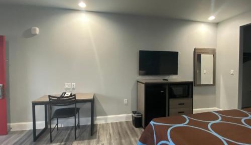 Deluxe King Suite