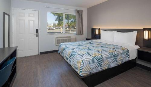 Queen Room - Disability Access - Non-Smoking