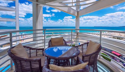 Deluxe Two-Bedroom Apartment with Balcony