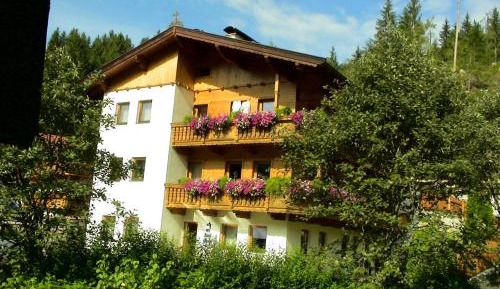 One-Bedroom Apartment with Balcony