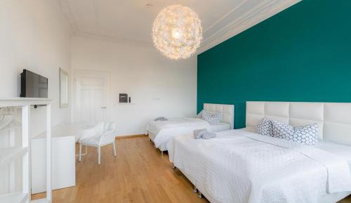 Large Three-Bedroom Apartment "Grand Modern"