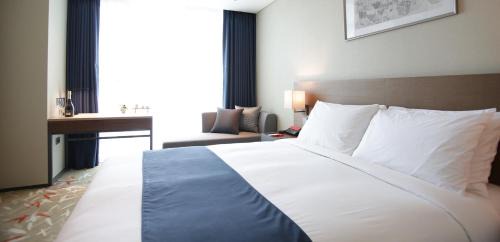 Standard Double Room with City View