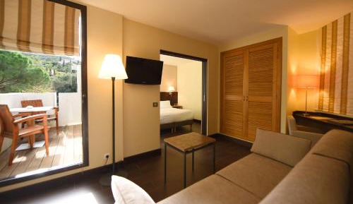 Suite with Mountain View