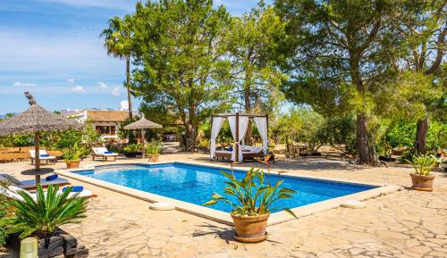 Villa with Garden View