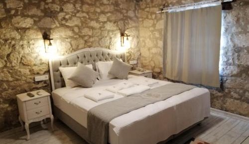 Deluxe Double Room with Extra Bed