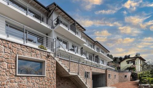 Plus Studio Apartment with Balcony and Lake View