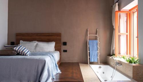 Ione Suite