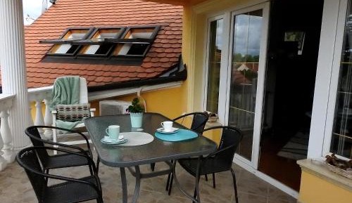 Apartment with Garden View