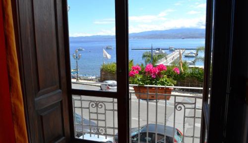Deluxe Triple Room with Sea View