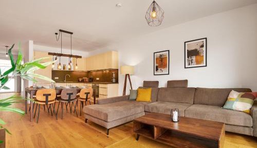Apartment with Mountain View