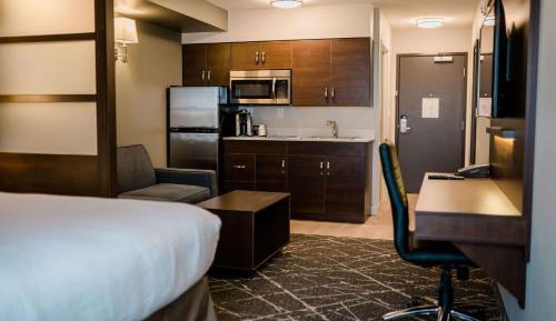 Queen Studio Suite - Non-Smoking