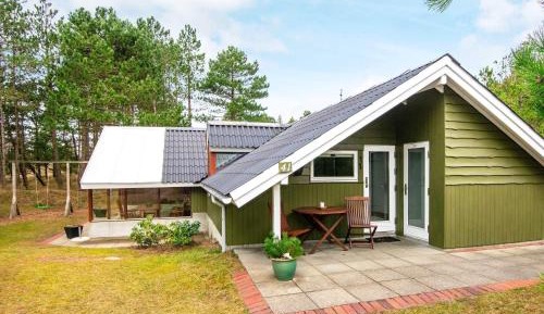 Three-Bedroom Holiday Home 