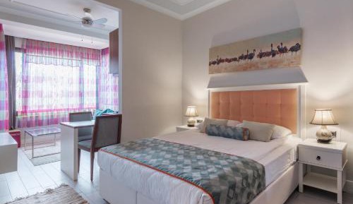 Deluxe Studio Apartment