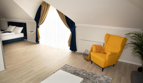 Deluxe Family Room