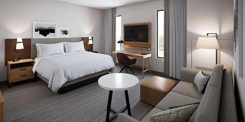One-Bedroom Queen Suite with Conference Table - Non-Smoking 