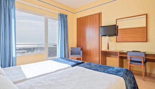 Twin Room with Balcony and Sea View