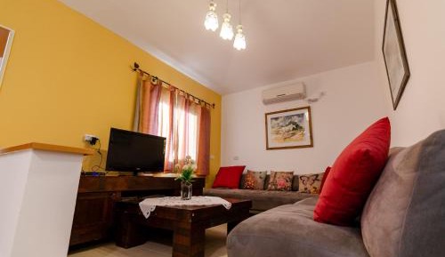 Deluxe Family Room
