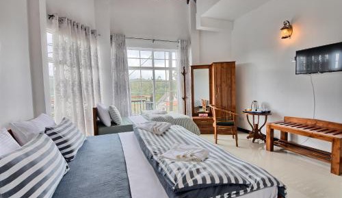 Deluxe Triple Room With Mountain View and Private Balcony