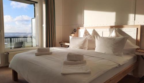 Standard Double Room with Balcony and Sea View