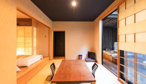 Superior Twin Room with Tatami Area and Open-Air Bath ( Up to 2 people)