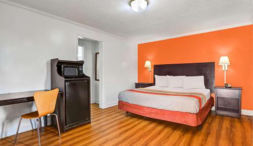 Deluxe King Room - Non-Smoking