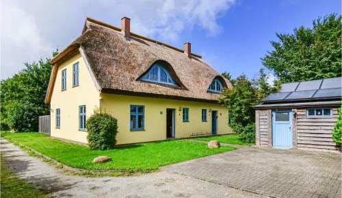 Three-Bedroom Holiday Home 