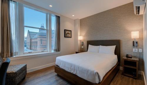 Queen Premium with City View
