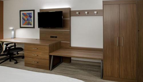 Queen Room with Two Queen Beds- Hearing Accessible Roll in Shower/Non-Smoking
