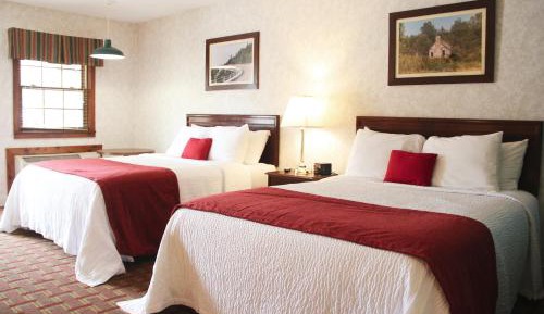 Deluxe Queen Room with Two Queen Beds