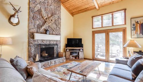 Five Bedroom Holiday Home