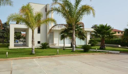 Villa with Garden View