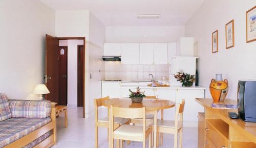 One-Bedroom Apartment (4 Adults)