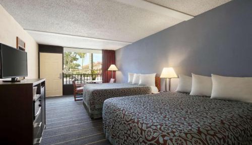 Pool Side Studio with Two Double Beds - Non-Smoking