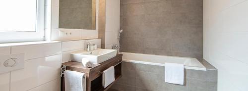 Superior Comfort Three-Bedroom Apartment 