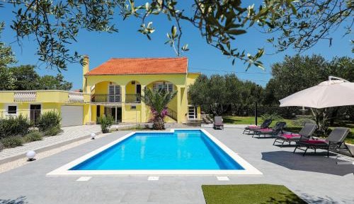 Three-Bedroom Holiday Home 