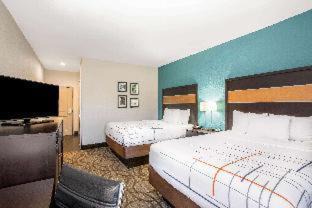 Queen Room with Two Queen Beds and Accessible Tub - Mobility and Hearing Access