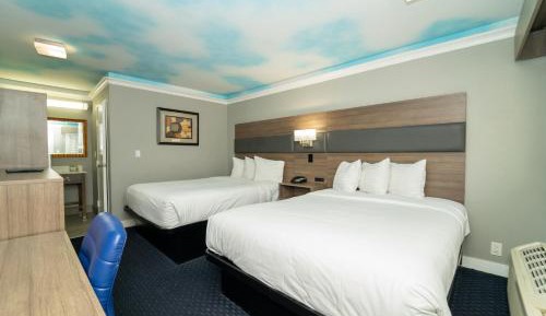 Queen Room with Two Queen Beds - Smoking