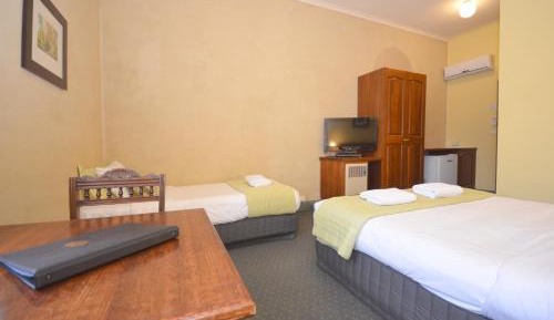 Heritage Queen Twin Room