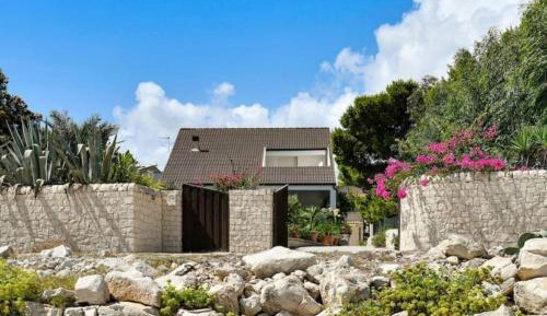 Villa - Beach Front