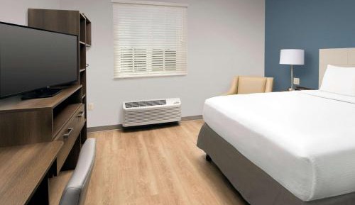 Queen Room  with Roll-In Shower - Disability Access/Non-Smoking