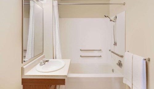 Standard Double Room with Tub - Disability Access/Non-Smoking