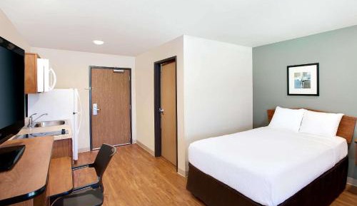 Queen Room  with Roll-In Shower - Disability Access/Non-Smoking