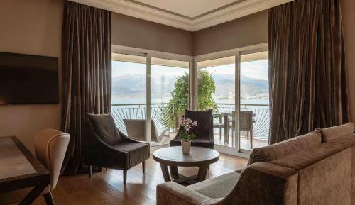 Corner Junior Suite with lake view