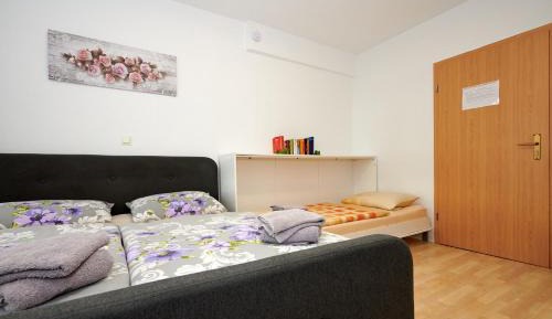 Basic Triple Room with Shared Bathroom