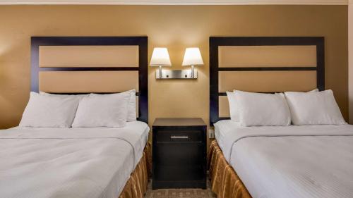 Queen Room with Two Queen Beds - Non-Smoking