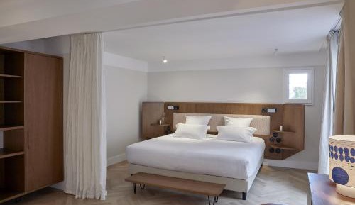 Double Room Signature 