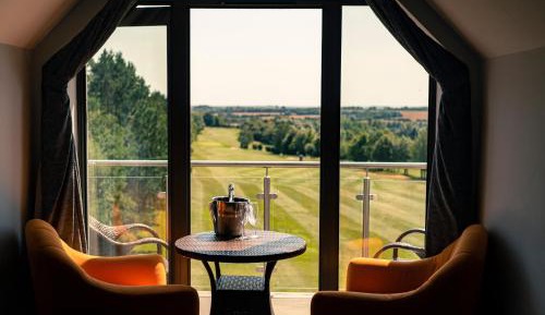 Junior Suite with Golf View
