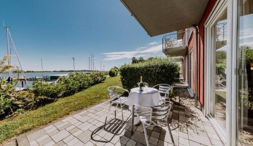 Apartment with Lake View