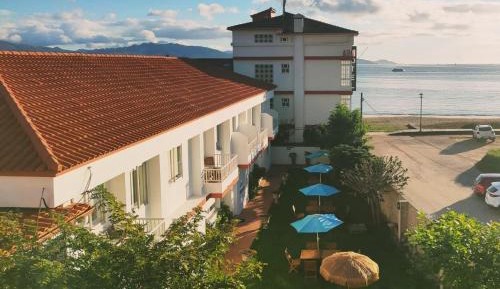 Two-Bedroom Apartment with Terrace and Sea Views